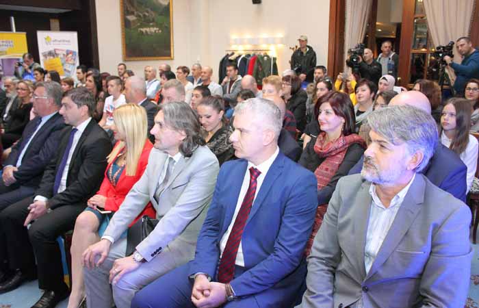 Zaposlenici Pošte Srebrenik Učestvovali U Akciji Uručenja Pomoći Ugroženom Stanovništvu