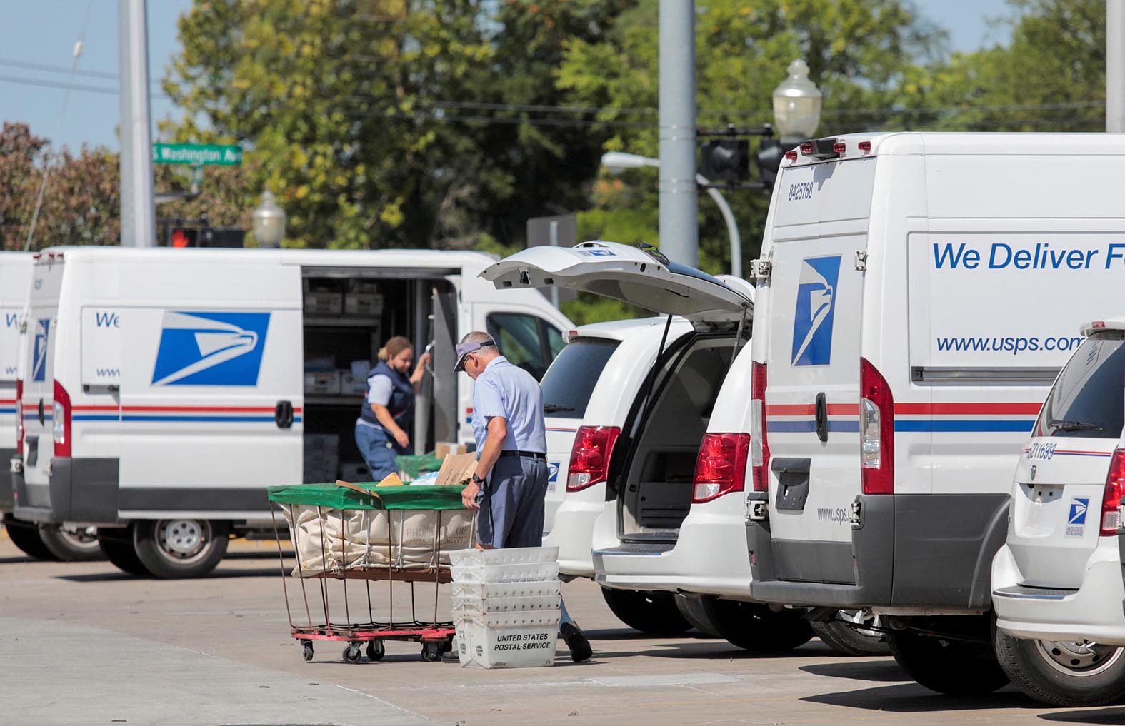 FILE PHOTO: United States Postal Service (USPS) Workers Load Mail Into Delivery Trucks Outside A Post Office In Royal Oak, Michigan, U.S. August 22, 2020. REUTERS/Rebecca Cook/File Photo